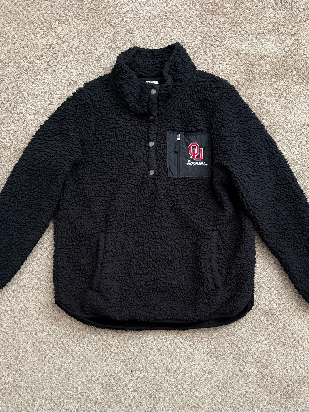 Oklahoma Sooners Black Sherpa Pullover with OU Crest Womens Large